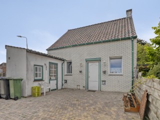 Achterstraat  Achterstraat 21 in Lamswaarde