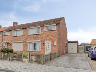  Pastoor Schetsstraat 1B in Sint Jansteen