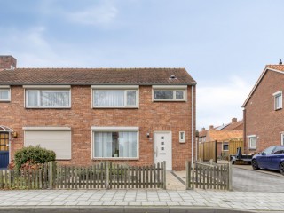  Pastoor Schetsstraat 1B in Sint Jansteen