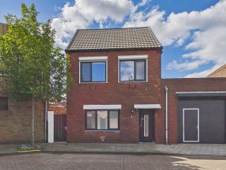 Walstraat  Walstraat 1 in Sas Van Gent
