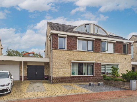 Parelmoerboog 14